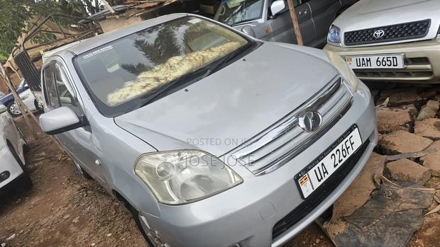 Toyota Raum 2008 Silver