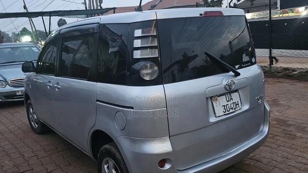 Toyota Sienta 2007 Silver