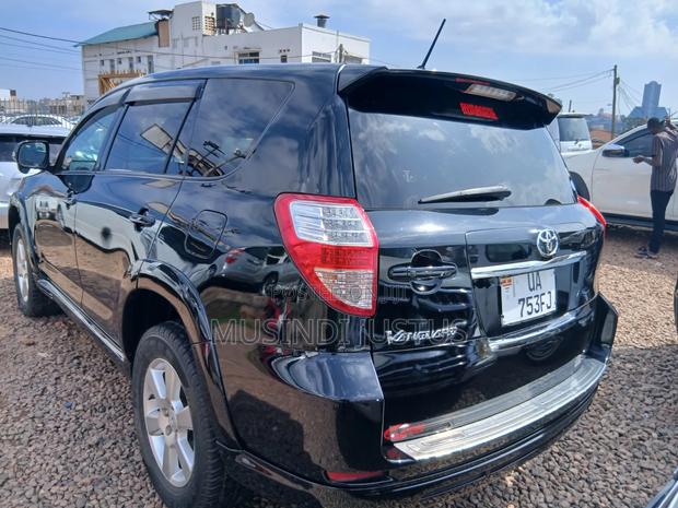Toyota Vanguard 2011 Black