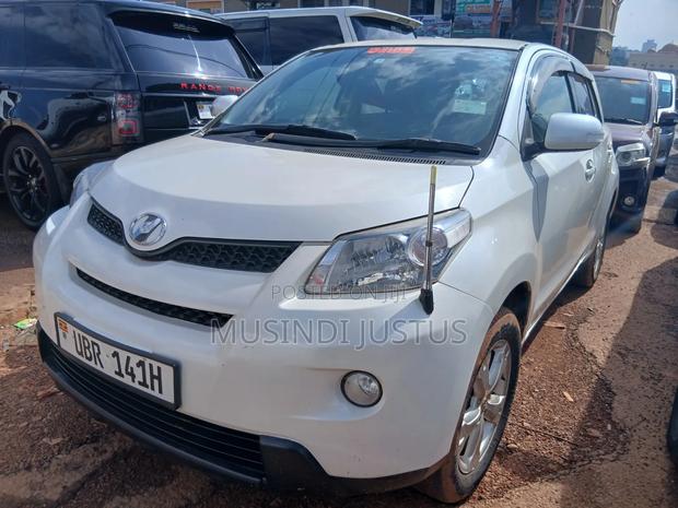 Toyota IST 2009 White
