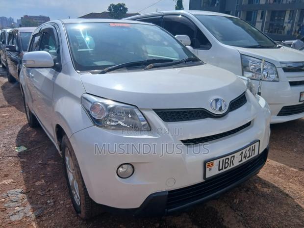 Toyota IST 2009 White