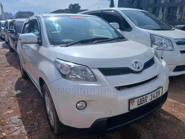 Toyota IST 2009 White