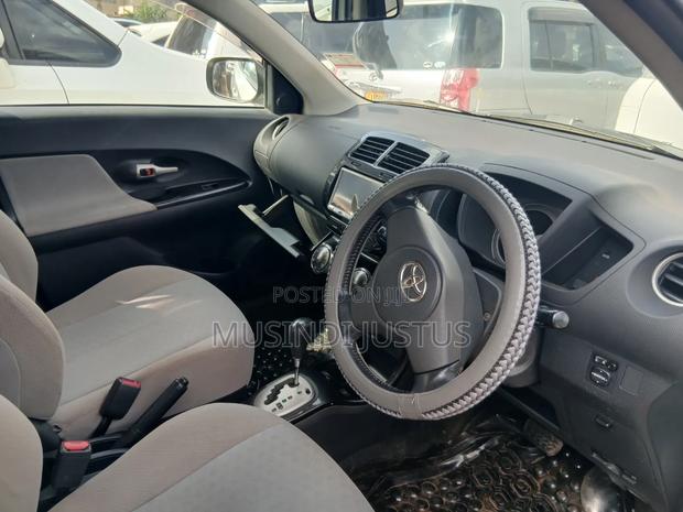 Toyota IST 2009 White