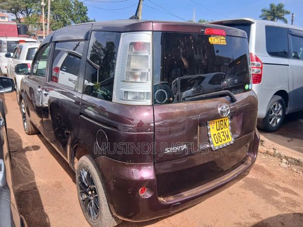 Toyota Sienta 2012 Maroon