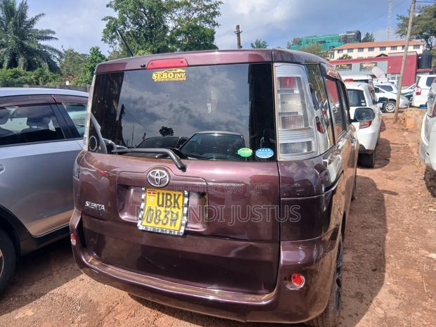 Toyota Sienta 2012 Maroon