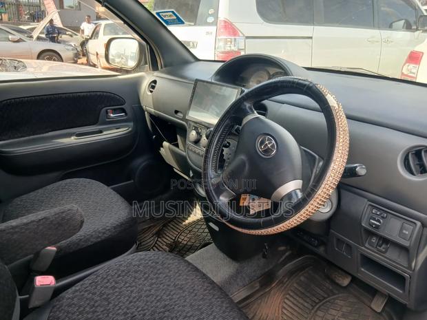 Toyota Sienta 2012 Maroon
