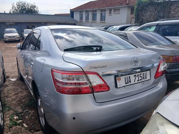 Toyota Premio 2010 Silver