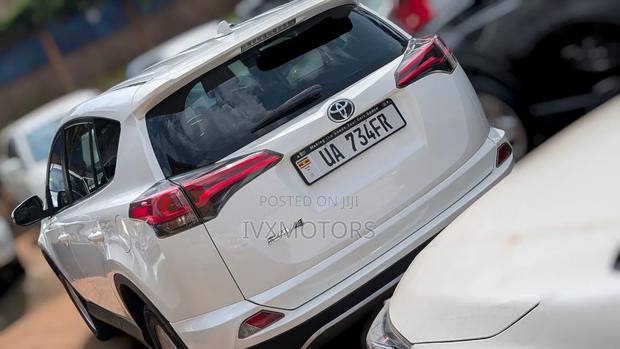 Toyota RAV4 LE 4dr SUV AWD (2.5L 4cyl 6A) 2015 Off white