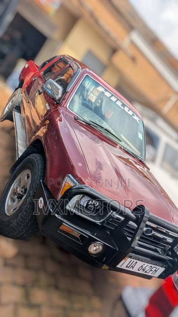 Toyota Hilux 1992 Maroon