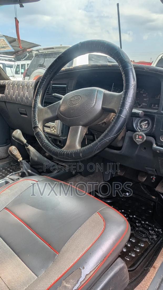 Toyota Hilux 1992 Maroon