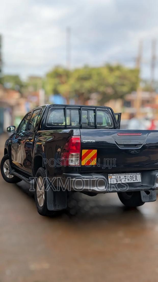 Toyota Hilux Revo Double Cab Deisel 2.4 AWD 2018 Black