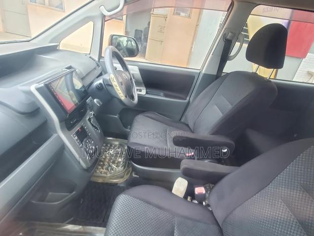Toyota Noah 2010 Silver