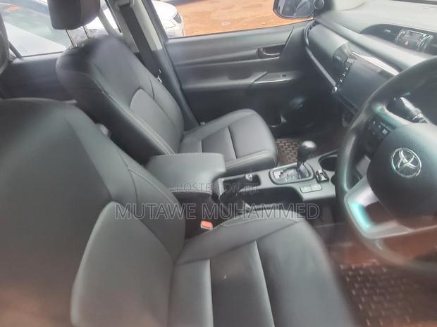 Toyota Hilux 2020 Gray