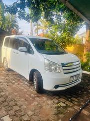 Toyota Noah 2010 White for sale