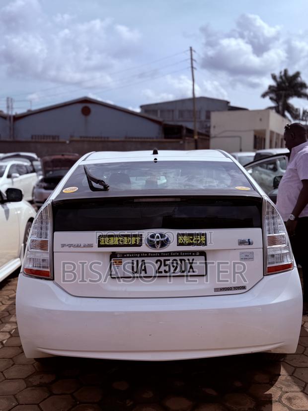 Toyota Prius 2011 White