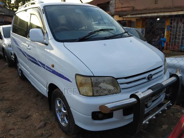 Toyota TownAce Noah 2001 White