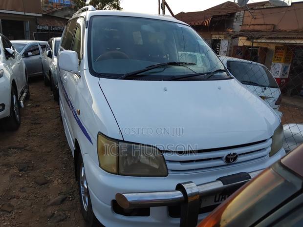 Toyota TownAce Noah 2001 White
