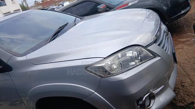 Toyota Vanguard 2011 Silver