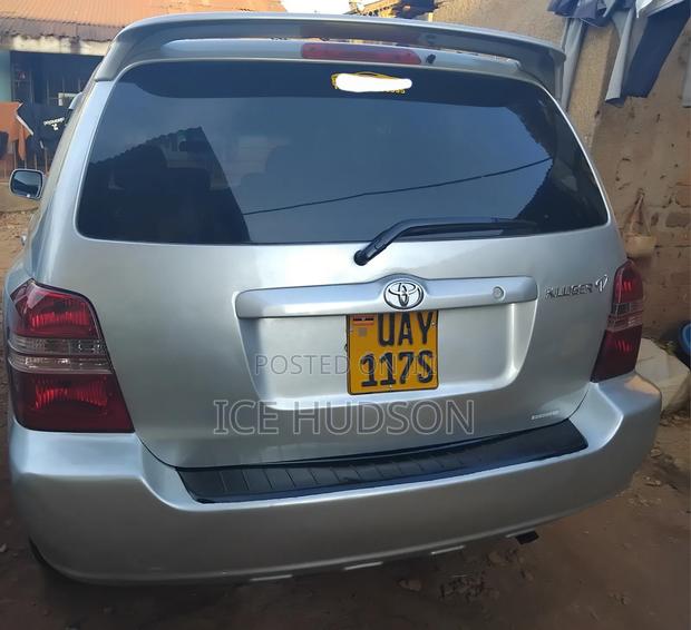 Toyota Kluger 2004 Silver