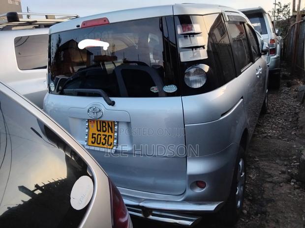 Toyota Sienta 2009 Silver