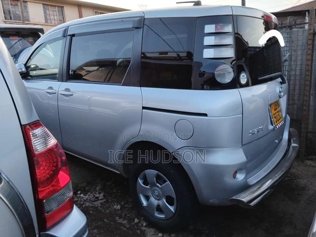 Toyota Sienta 2009 Silver