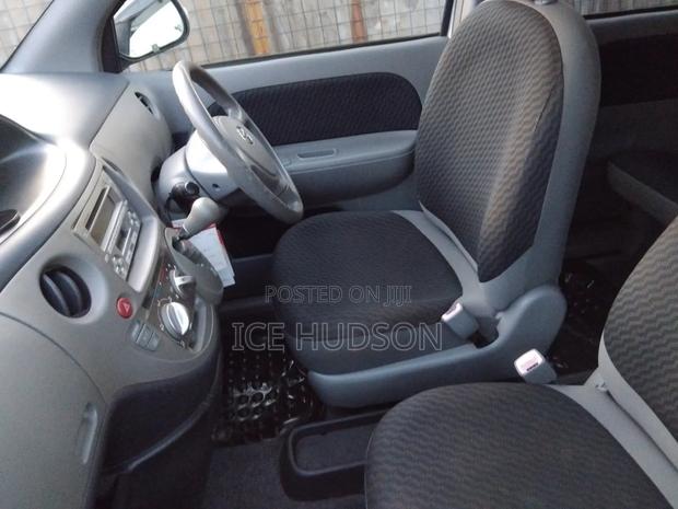 Toyota Sienta 2009 Silver