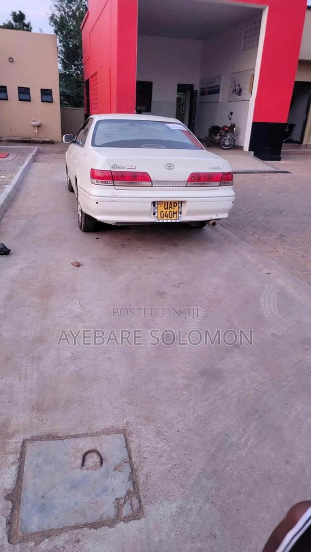 Toyota Mark II 2.0 (X80) 1990 White