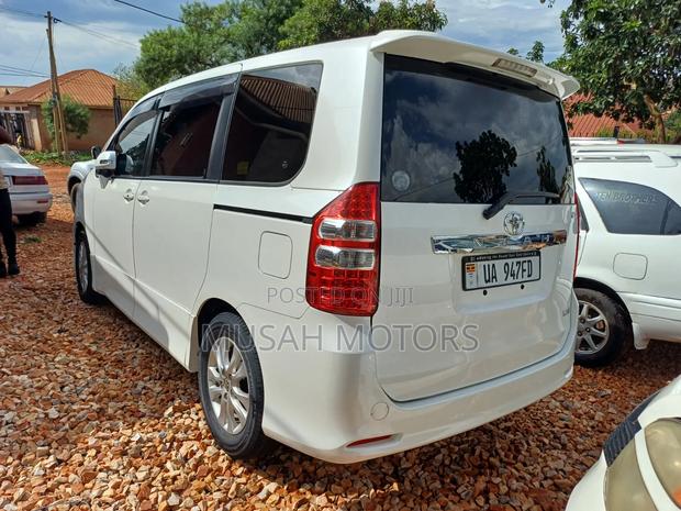 Toyota Noah 2014 White