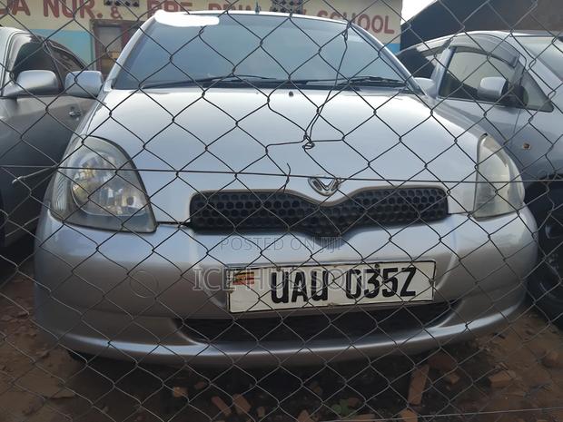 Toyota Vitz 2001 Silver
