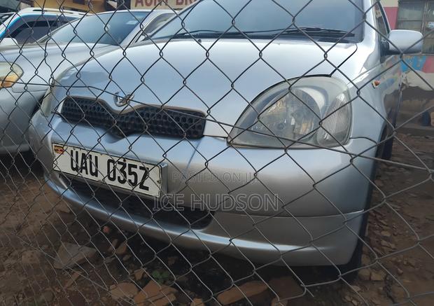 Toyota Vitz 2001 Silver