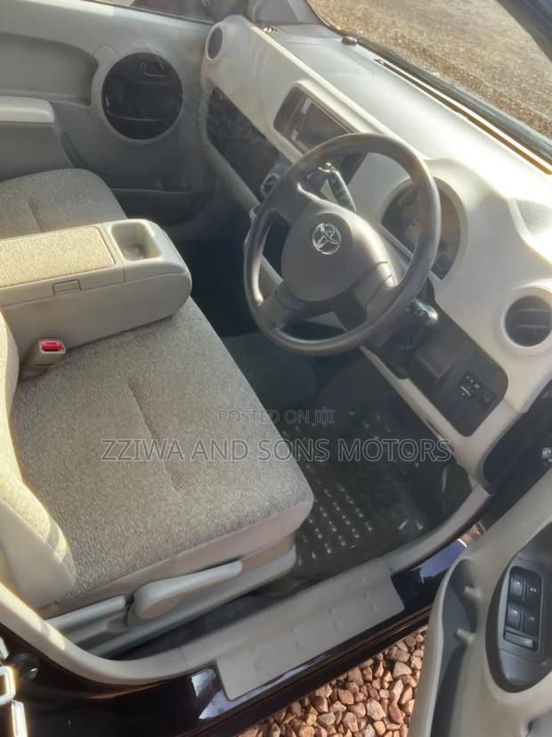 Toyota Passo 1.0 FWD 2008 Maroon