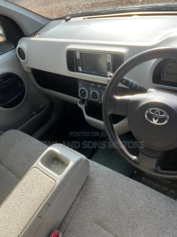 Toyota Passo 1.0 FWD 2008 Maroon
