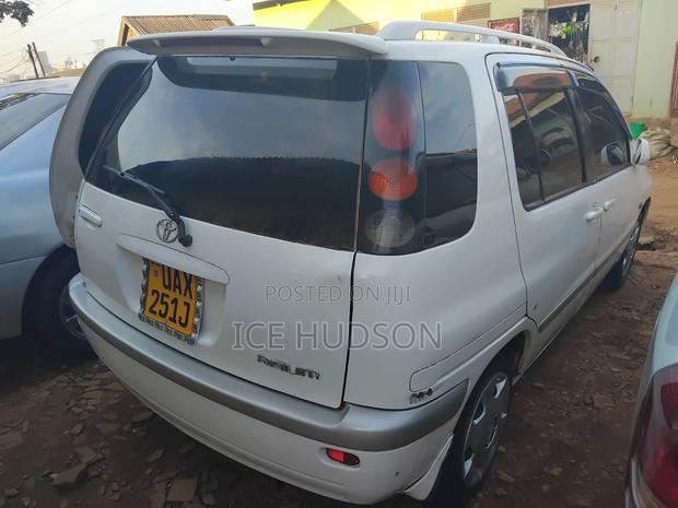 Toyota Raum 2000 White