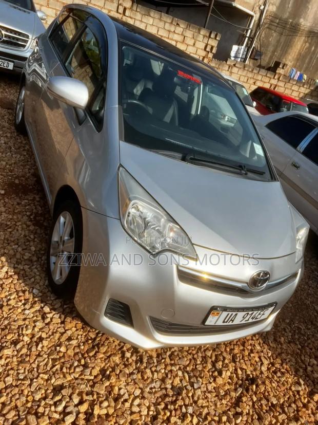 Toyota Ractis 1.5 FWD 2014 Silver