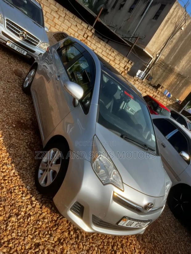 Toyota Ractis 1.5 FWD 2014 Silver