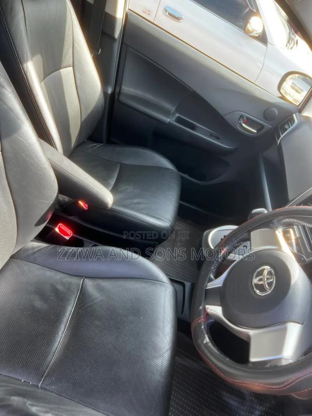 Toyota Ractis 1.5 FWD 2014 Silver