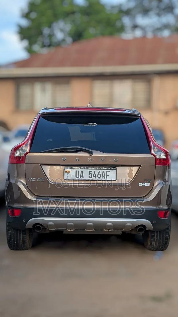 Volvo XC60 2011 Brown