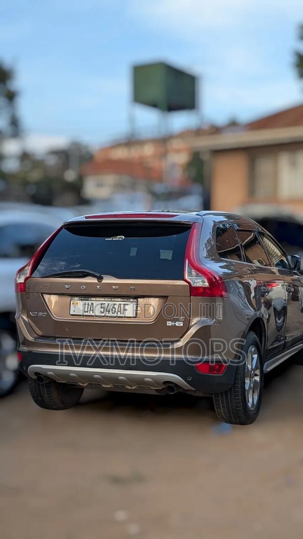 Volvo XC60 2011 Brown
