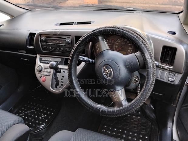Toyota Wish 2003 Silver