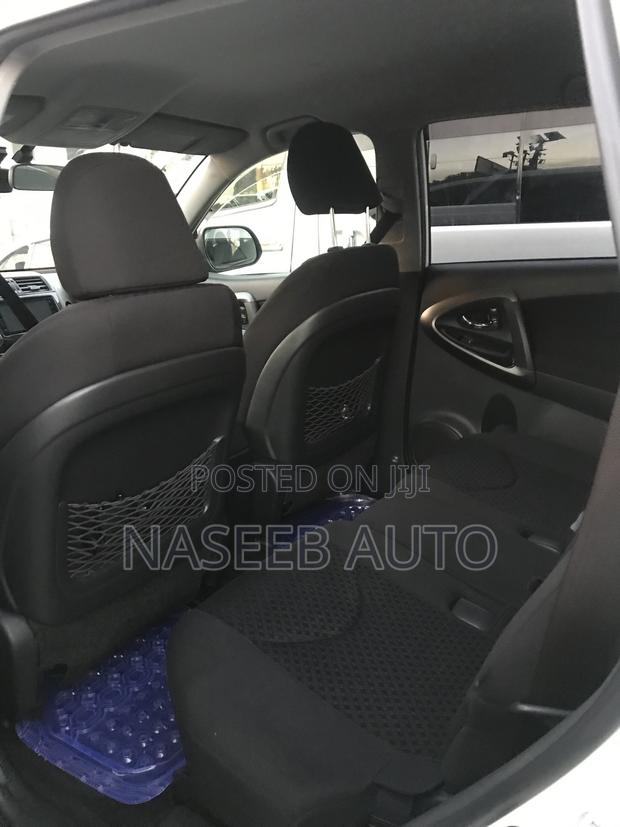 Toyota Vanguard 2011 White