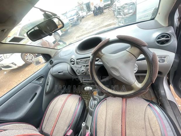 Toyota Vitz 1.3 FWD 5dr 2018 Silver