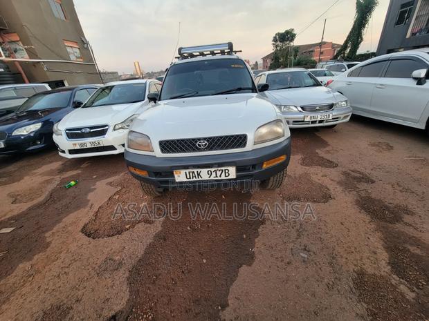 Toyota RAV4 1999 Silver