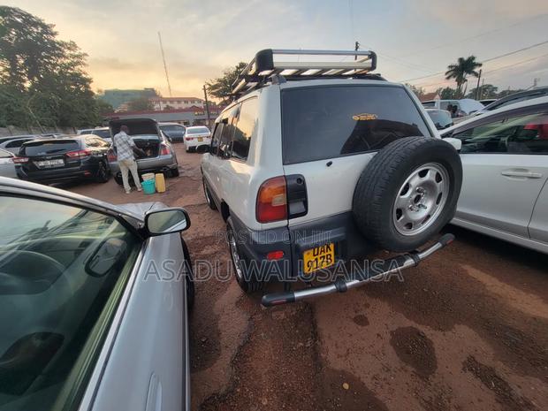 Toyota RAV4 1999 Silver