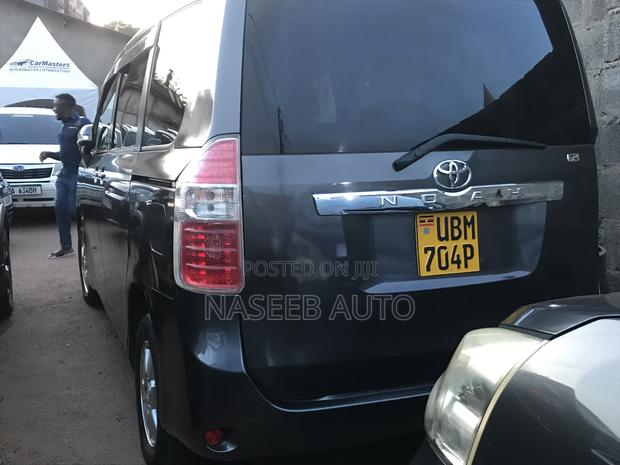 Toyota Noah 2008 Gray