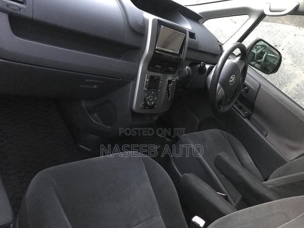 Toyota Noah 2008 Gray