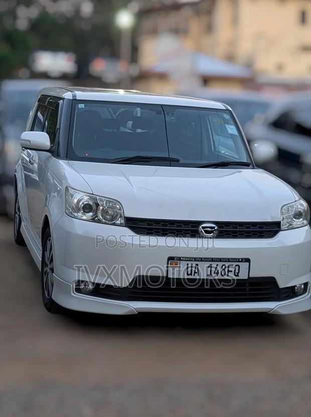Toyota Corolla Rumion Hatchback 1.5 FWD 2012 White