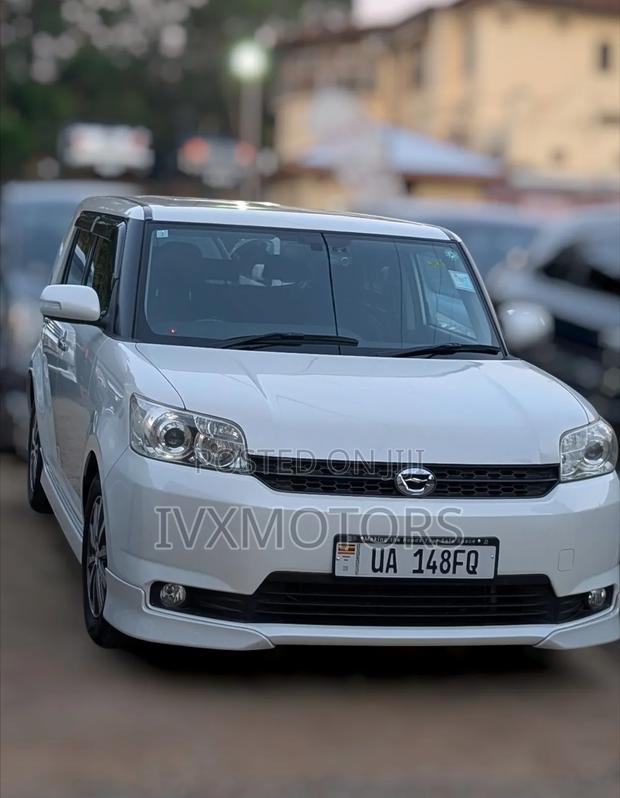 Toyota Corolla Rumion Hatchback 1.5 FWD 2012 White