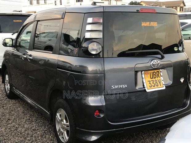 Toyota Sienta 2007 Gray