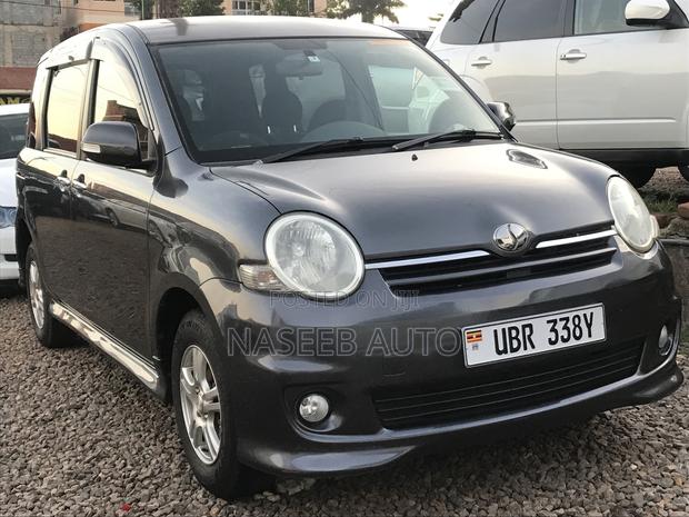 Toyota Sienta 2007 Gray