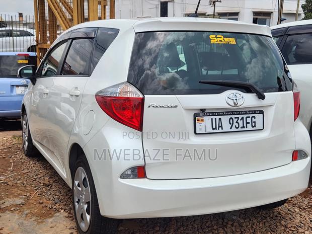 Toyota Ractis 2011 White